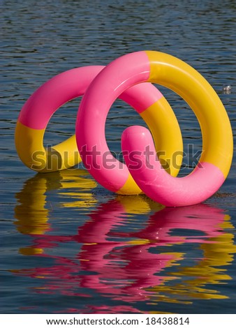 Worm-like Balloon floating in water for beach decoration