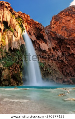 The best waterfalls in the United States in the Grand Canyon and flow with bright turquoise colored water. Havasu Falls, Supai, Arizona
