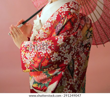 Bride who got dressed up in Japanese kimono.