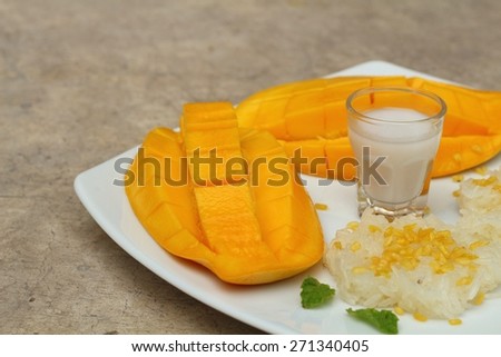 Ripe mango and sticky rice with coconut milk