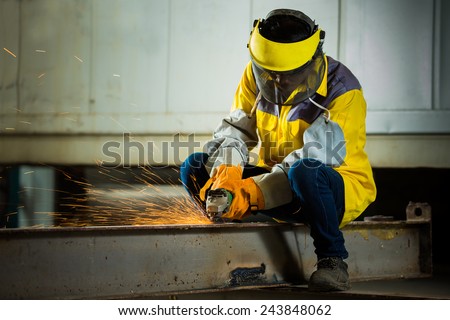 Professional technicians are grinding, grinding steel