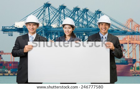 Engineers shows a white board To enter the main port of shipment. Container