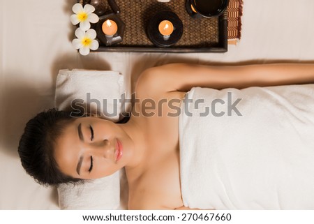 Asian women to sleep, relax, spa and massage in the top corner of the couch with candles.