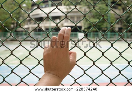 Fence with left hand