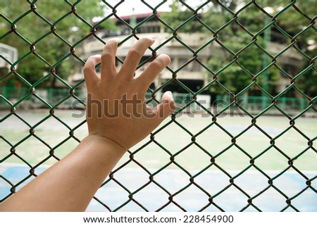 Fence with left hand