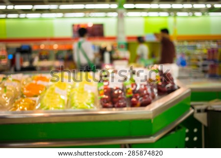 Blurred image of shopping mall and bokeh background.