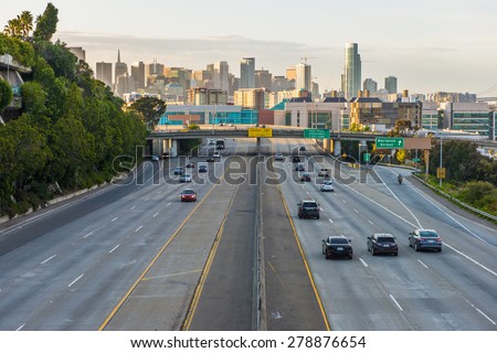 Cars moving on highway to Downtown San Francisco