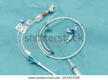 Central venous catheter with ipunction needle and guide wire