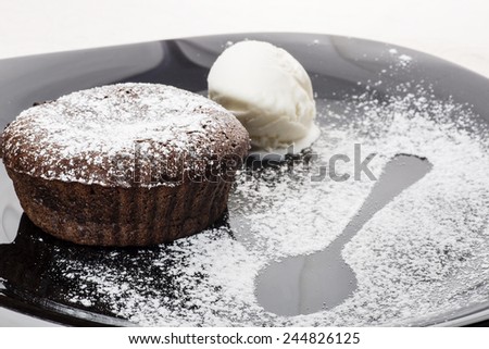 Delicate chocolate fondant accompanied by melting ice-cream. Snow white sugar powder dusting gives the treat a touch of weightless.
