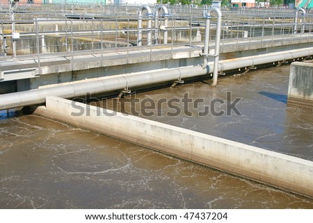 Cleaning construction pool for a sewage treatment