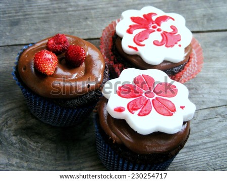 cupcakes - muffins with wild strawberries/Cupcakes