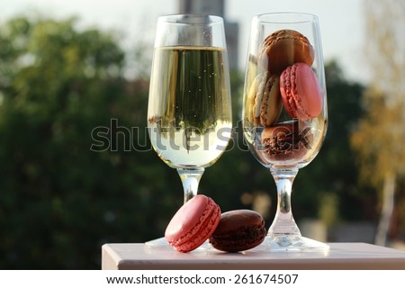 Two glasses of French macarons and white wine/Two glasses of French macarons and white wine
