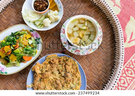 Four foods on circle table