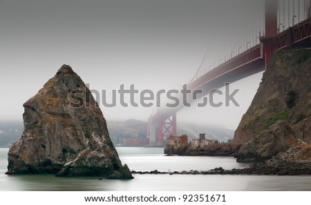 A documentary about the Golden Gate Bridge of San Francisco, seen under a different perspective and through its summer fog