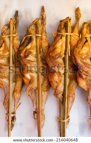 Grilled chicken was spread out with bamboo stick.