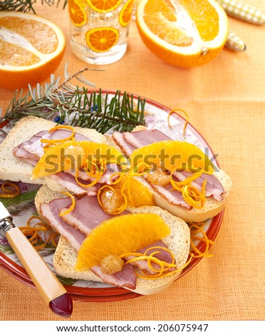 toasts  with smoked duck breasts, oranges and orange chutney