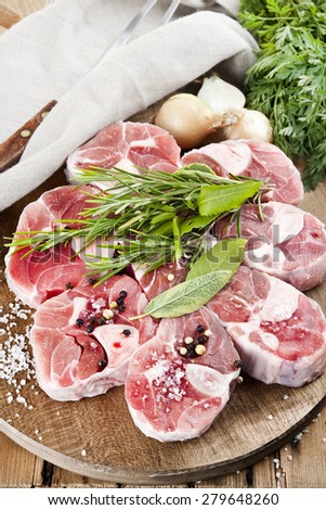 calf meat ossobuco, pig meat ossobuco, organic, bio, raw preparation,restaurant food