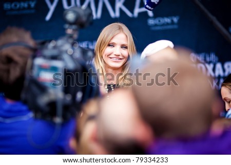 MOSCOW - JUNE 15: Cameron Diaz arrives to the world premiere of \'Bad Teacher\' on June 15, 2011 in Octyabr cinema, Moscow, Russia