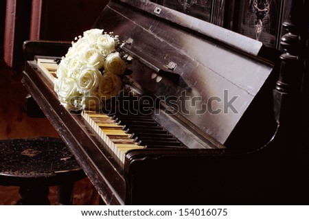 Wedding beautiful white flowers on vintage piano