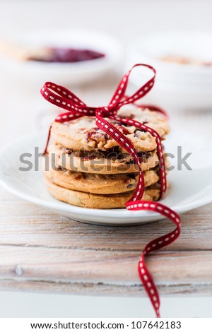 Cranberry and orange cookies tied with ribbon