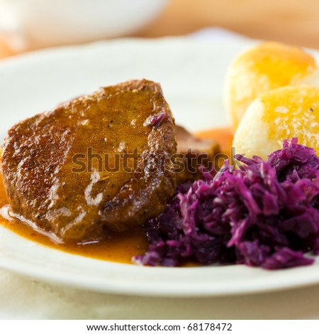Roast beef with red cabbage and potato dumplings