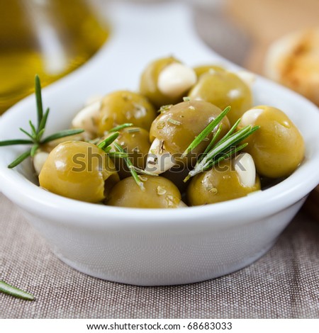 Marinated olives with garlic
