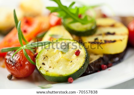 Grilled vegetables with rosemary and pink peppercorns