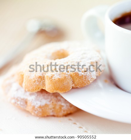 Butter biscuits with icing sugar and coffee