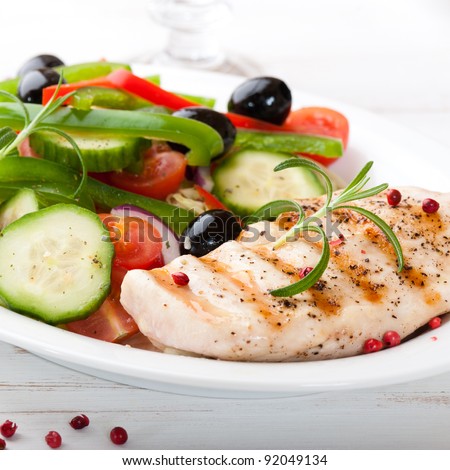 Grilled chicken breast with fresh vegetables