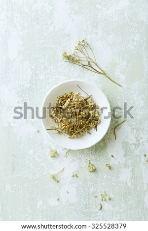 Organic yarrow flowers (Achillea millefolium) for tea