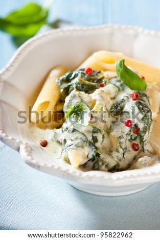 Penne with blue cheese sauce and spinach