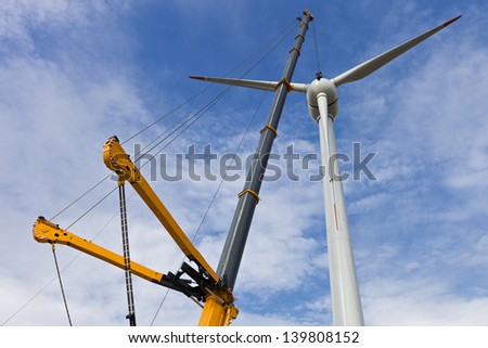 Auto-crane lifting propeller for windmill