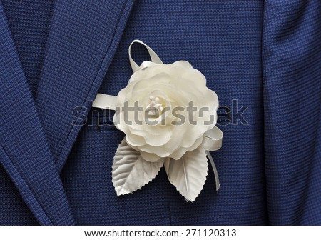 boutonniere for the groom\'s jacket