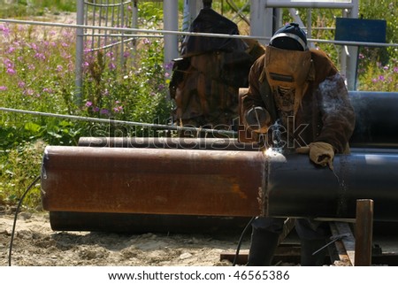 Man welding the oil pipe