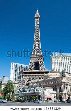 LAS VEGAS - SEPTEMBER 28: Eiffel Tower on the Las Vegas Strip on September 28, 2011 in Las Vegas, USA. Replica of the Eiffel Tower is 541 ft (165 m) tall.