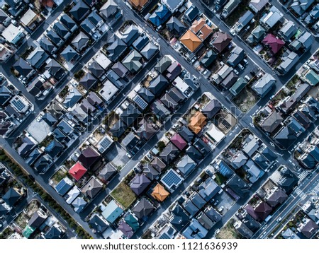 Aerial photograph of residential area in Japan.\
Viewpoint from directly above.