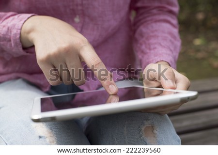 Women to operate the tablet device