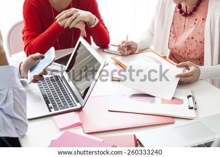 Image of two businesswoman discussing computer project