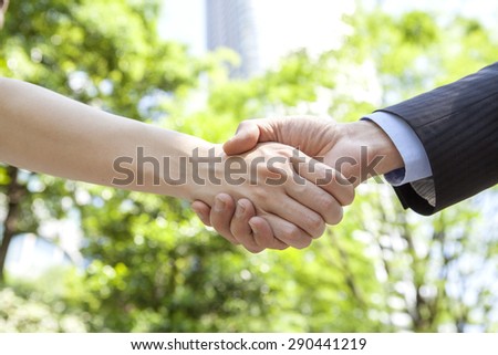 handshake in city