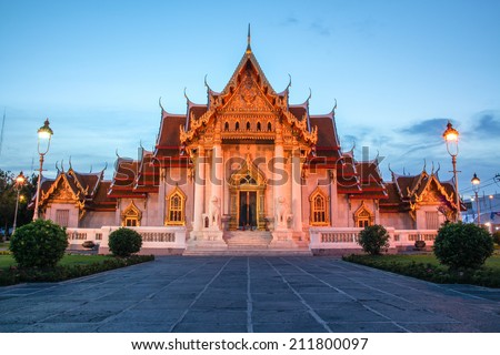 Wat Benjamaborphit, Marble Temple (public area)