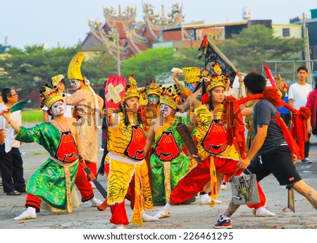 Taiwan\'s Miaoli -2014 October 19: Temperature spiritual house pilgrimage back to driving around the territory, in the parade eight clansman generals, which is Taiwan\'s traditional martial arts