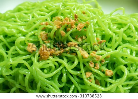 green noodle with Fried garlic