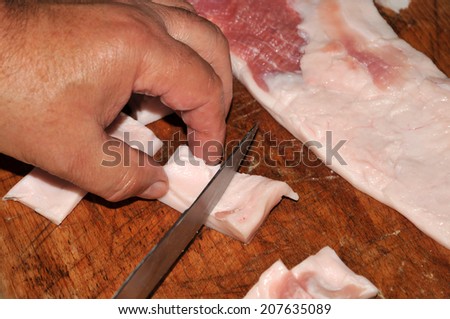 Cutting the pork fat for the greaves