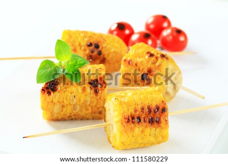 Grilled corn on the cob and tomatoes