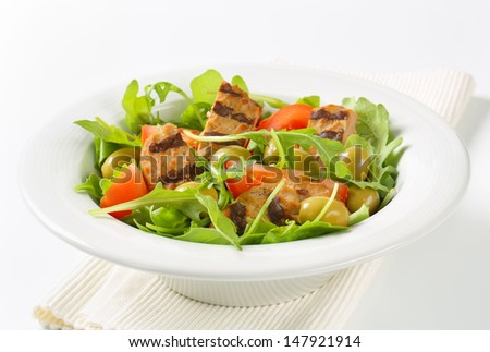 Grilled patty with fresh vegetable salad