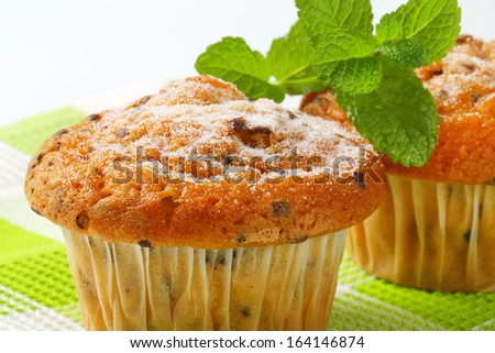 detail of muffin with chocolate flakes, dusted with sugar