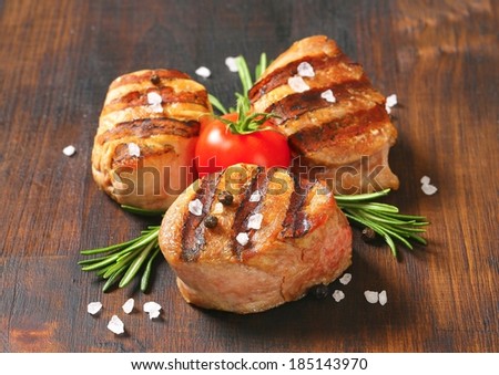 grilled pork tenderloin with fresh tomato, thyme and crystal salt