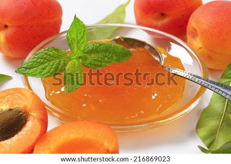 detail of ripe apricots and bowl of apricot jam