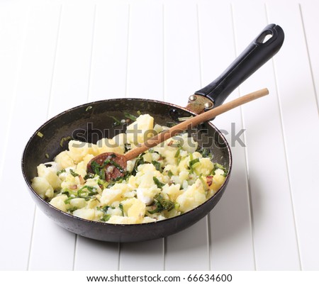 Crushed potatoes with spring onion and garlic
