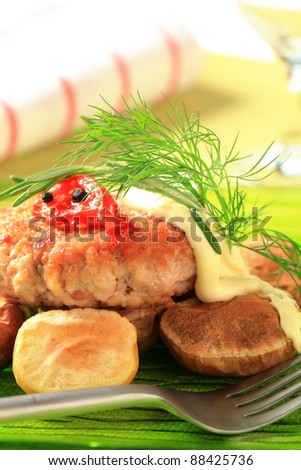 Minced meat patty with baked potatoes